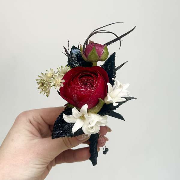 Red & White Mixed Boutonniere