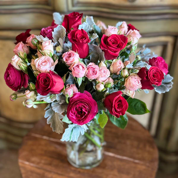 Bouquet of pink and red roses in a clear glass vase