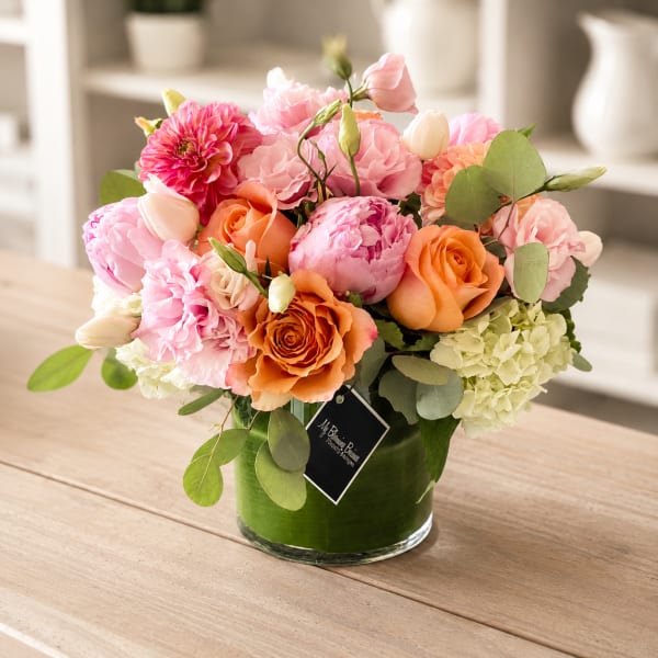 Luna Arrangement – A Soft Blush of Beauty