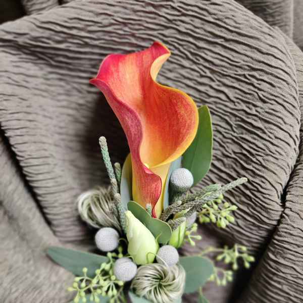 Boutonniere - Custom colors can be requested