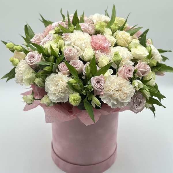 Pink and white bouquet in a round pink box