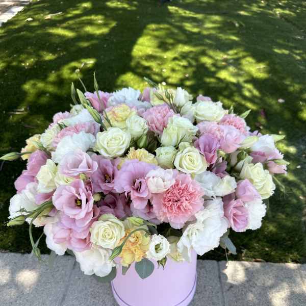 Pink and white mixed bouquet in a lavender hatbox