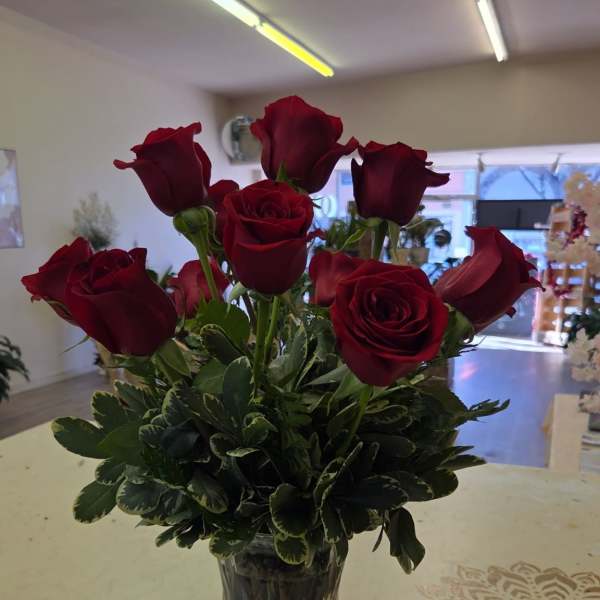 Classic red rose dozen