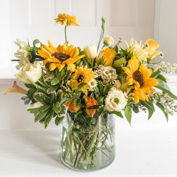 Yellow and white mixed bouquet in a clear glass vase