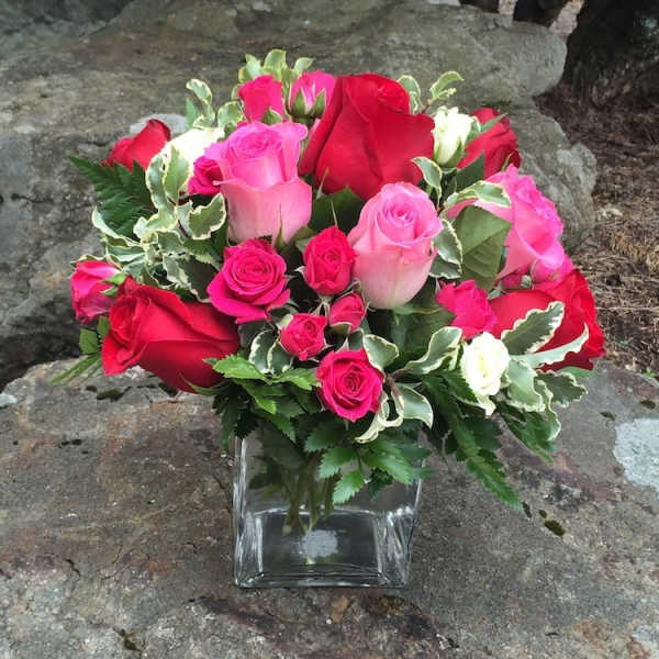 Bouquet of pink and red roses in a clear glass vase