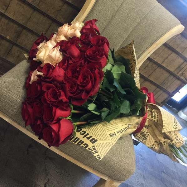red and pink roses bouqet