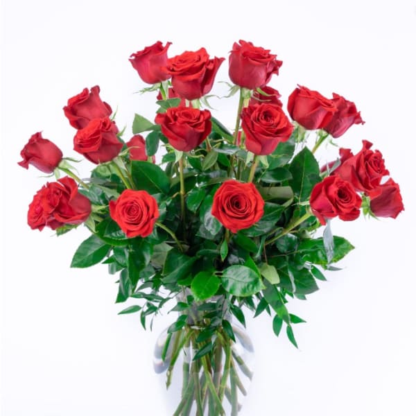 Bouquet of red roses in a clear glass vase