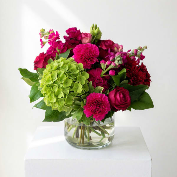 Pink and red mixed bouquet in a clear glass vase