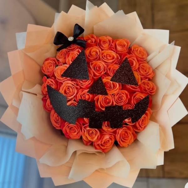 Jack-O’-Lantern Rose Bouquet