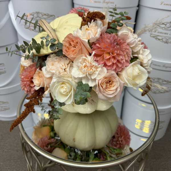 White pumpkin signature flowers