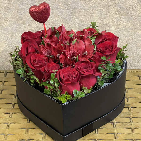 Heart-shaped box with Alstroemerias (available in all colors)