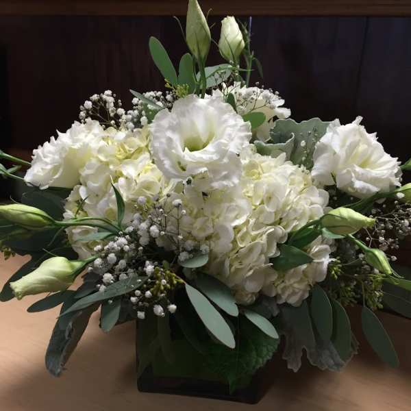 Timeless and Traditional Centerpiece