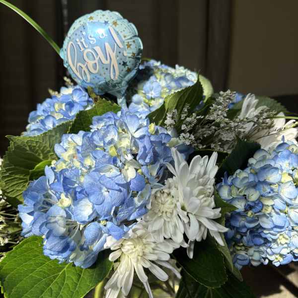 Blue and white hydrangea bouquet with white daisies and a "It's a boy" balloon