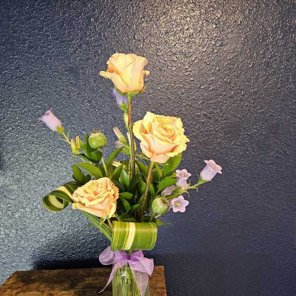 Bud vase