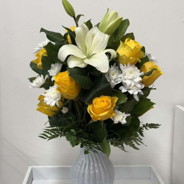 Yellow Rose vase Arrangements