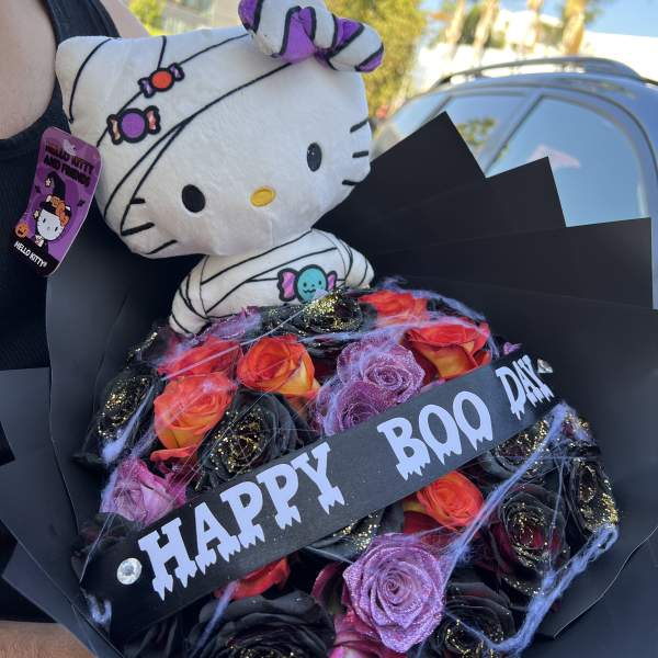 Spooky hello kitty plushy bouquet
