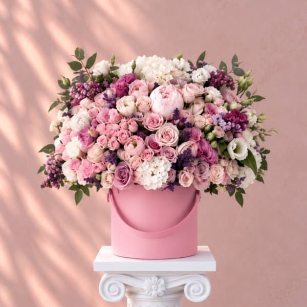 Pink and white rose bouquet in a pink hatbox