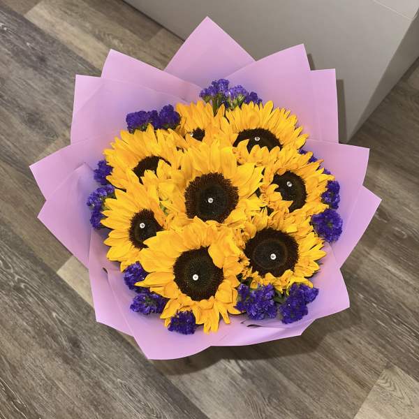 Beautiful bouquet of sunflowers (only 1 available)