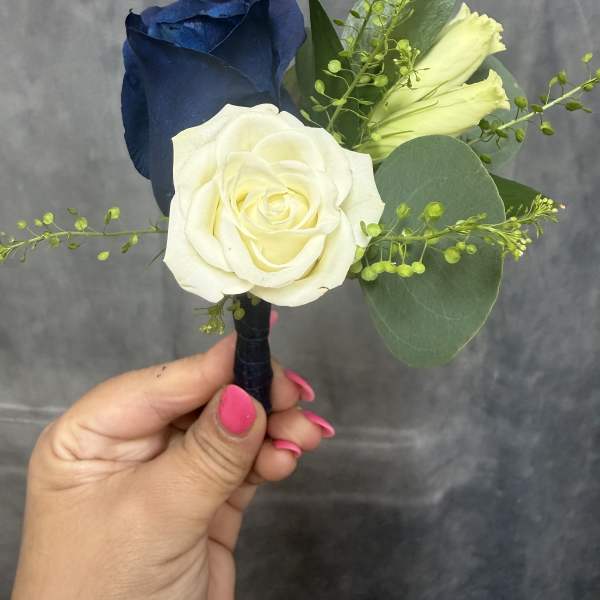 Navy white boutonnière