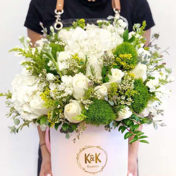XL hat box arrangement white