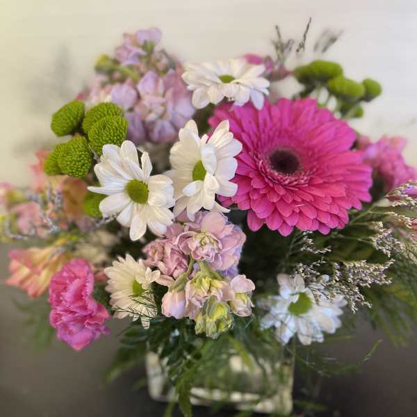 Bouquet of pink and white flowers in a glass vase