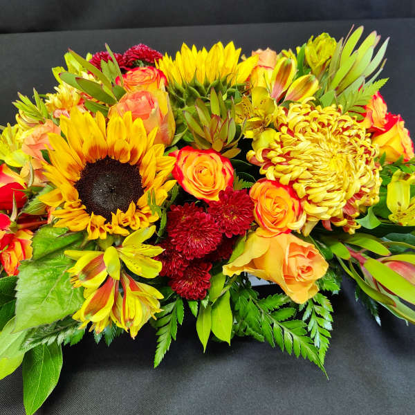 Robust fall sunflower centerpiece