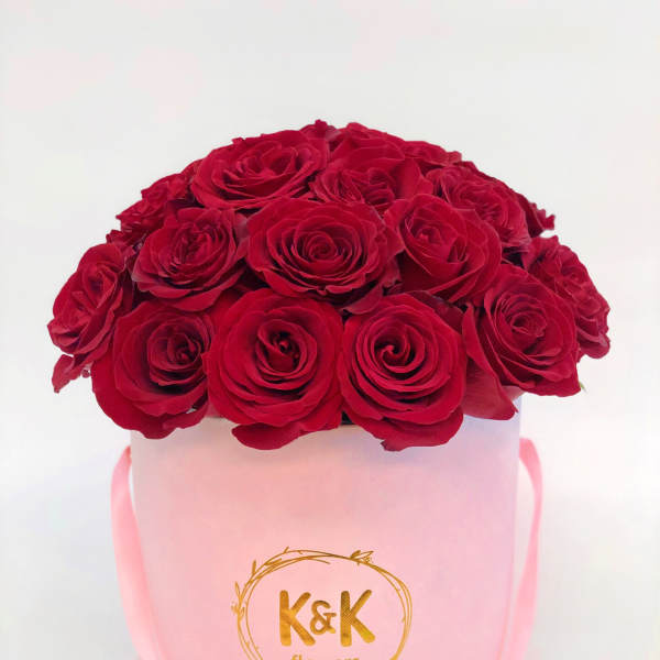 #105 - Red roses hat box