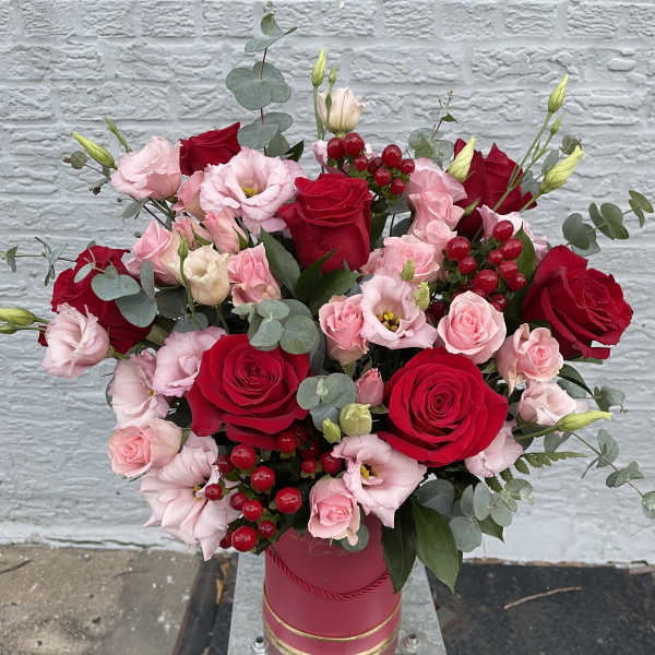 Flower arrangement “Charm” The Photo Shows A Deluxe Size.