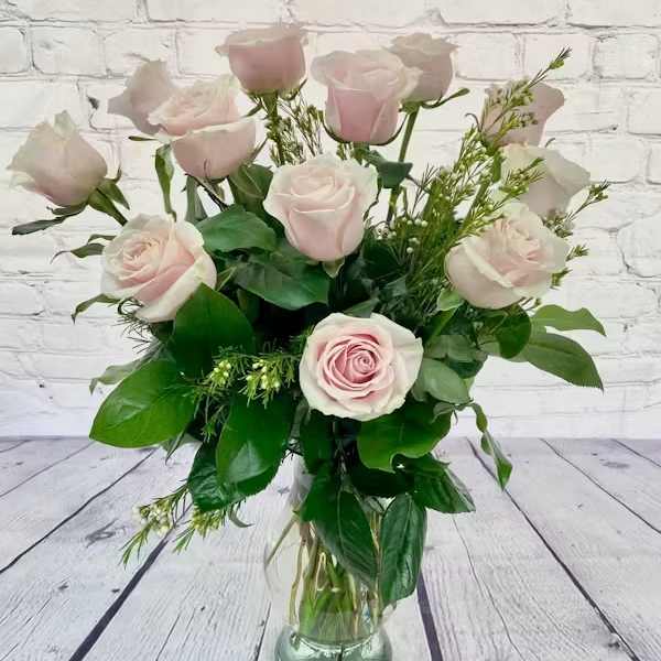 Bouquet of pale pink roses in a clear glass vase