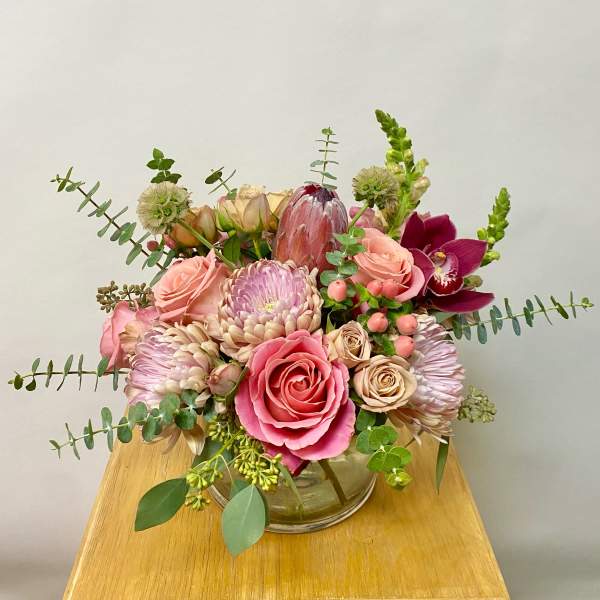 Mixed pink and cream bouquet in a clear glass vase