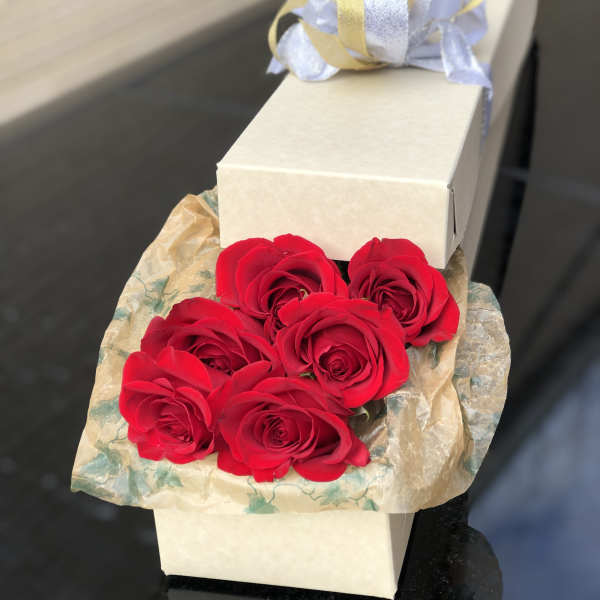 Half Dozen Red roses Box