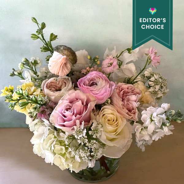 Pastel rose and ranunculus bouquet in a glass vase