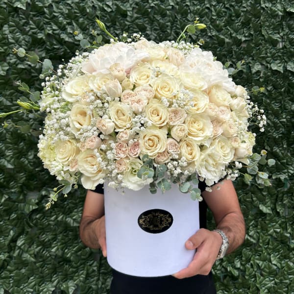 Large cream rose bouquet in a white hat box