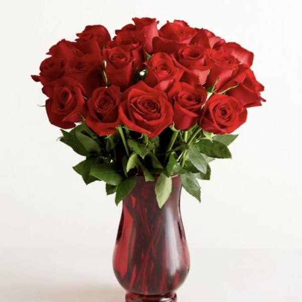 Bouquet of red roses in a red glass vase
