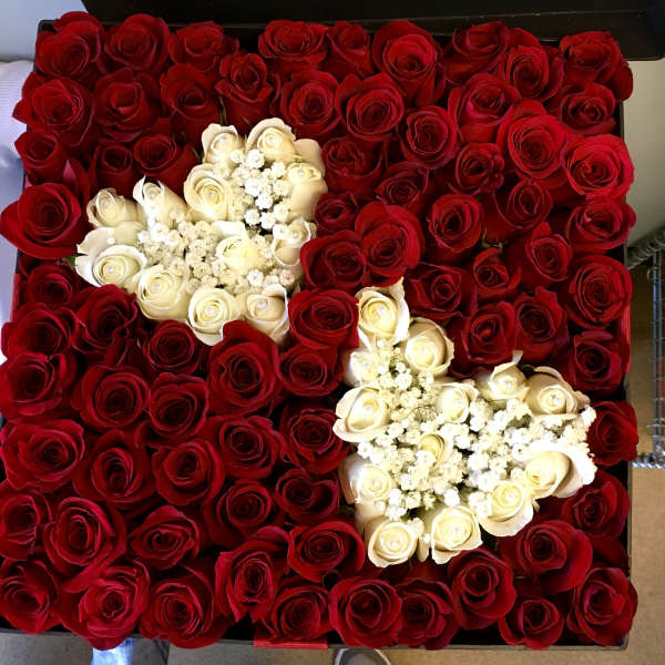 100 Red Roses in a Hat Box