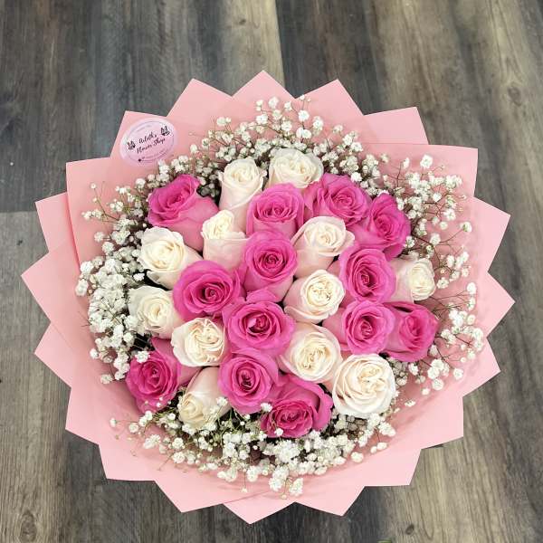 25 White And Pink Roses Bouquet With Baby’s Breath