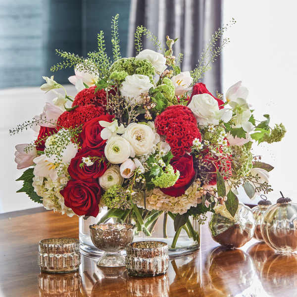 Bouquet of red and white flowers in a clear glass vase