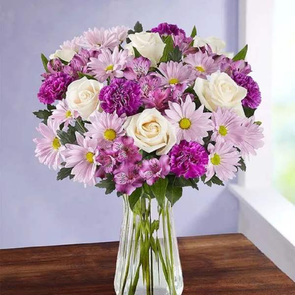 Pink and white mixed bouquet in a clear glass vase