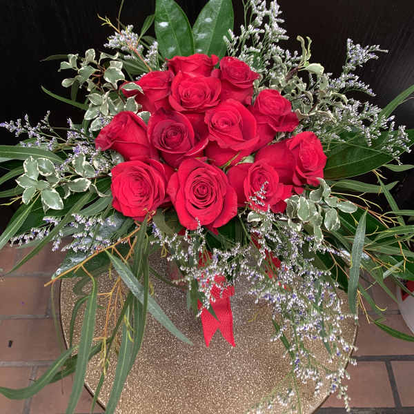 Dozen Low & Lush Red Roses
