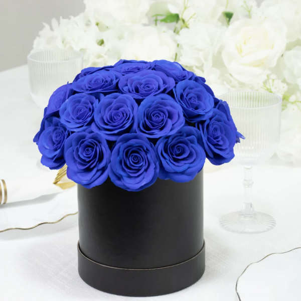 Blue rose bouquet in a black hat box