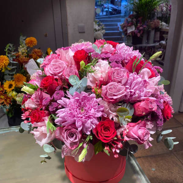Pink and red rose bouquet in a red hat box