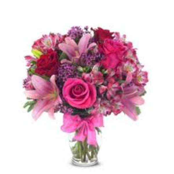 Pink and red mixed bouquet in a clear glass vase