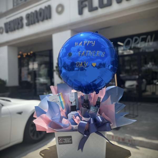 Father's Day gift basket with a blue balloon and skincare items