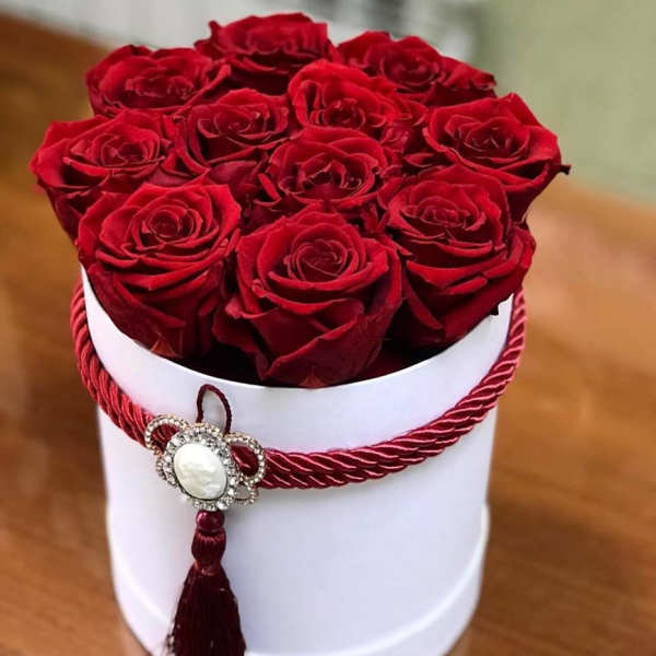 Simple, small, elegant red rose box