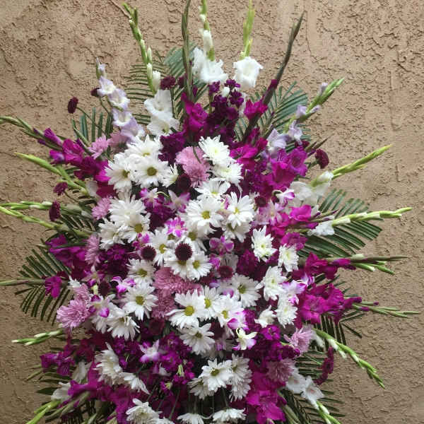 Large standing floral spray with white daisies and magenta blooms