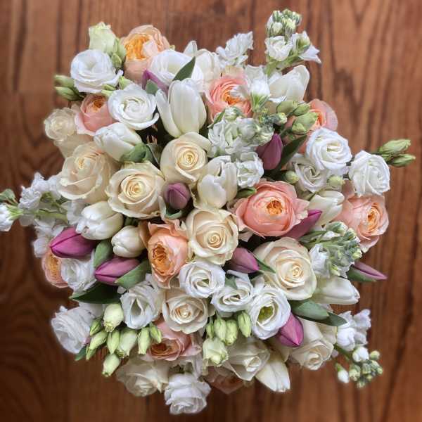 Bouquet of white and peach roses with pink tulips