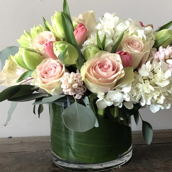 Pink roses and white hydrangeas in a glass vase