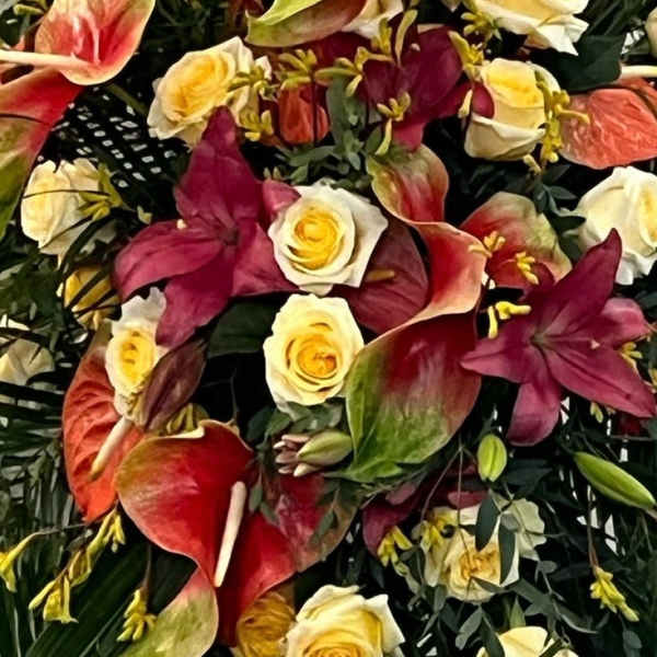 Bouquet of red calla lilies and cream roses