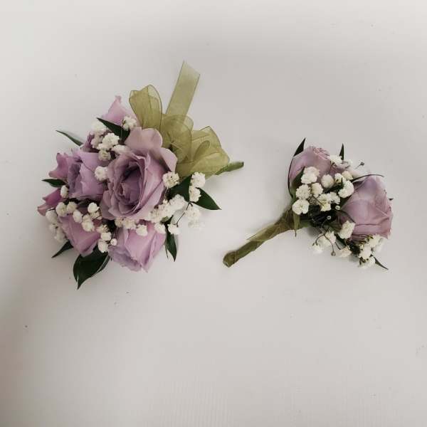 Roses and mix of greens with baby's breath