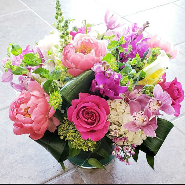 Pink and purple mixed bouquet in a glass vase